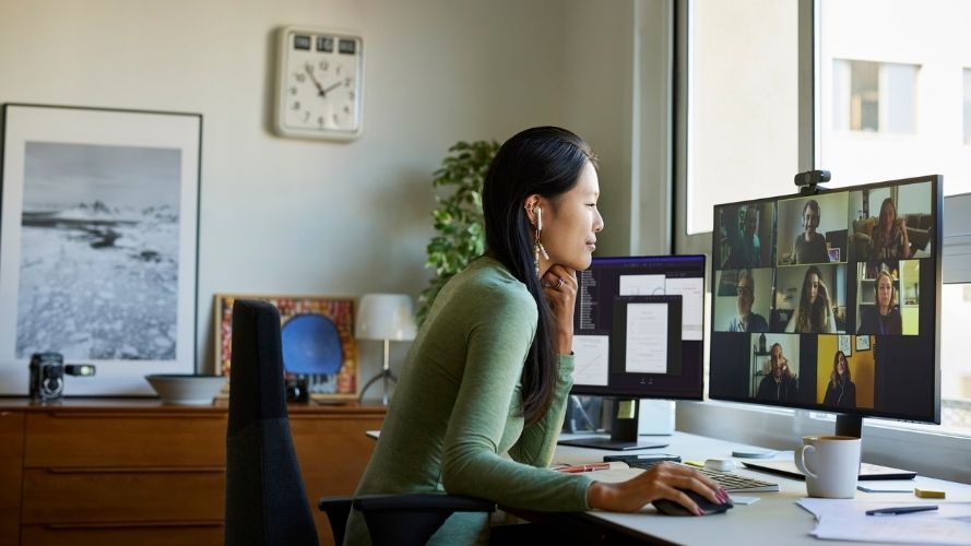 woman-at-computer-in-virtual-meeting