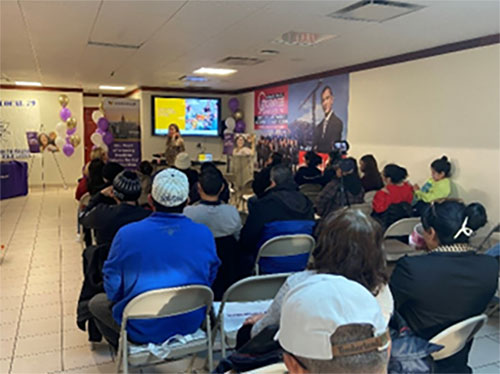 Community residents receiving resources and health education at one of EmblemHealth’s signature Spanish-speaking event series, ¡Un Futuro Saludable en NY! partnered with with Frente Hispano and Local 79