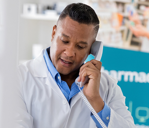 pharmacist speaks to patient on phone